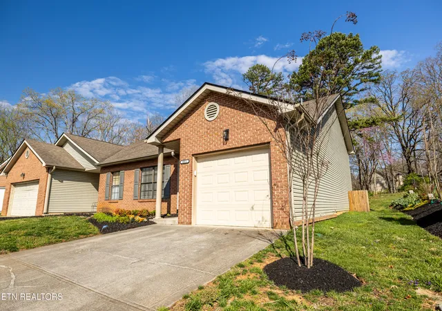 Condo for sale at 8411 Ivy Green Way, Knoxville, TN 37919 | MLS# 1346119