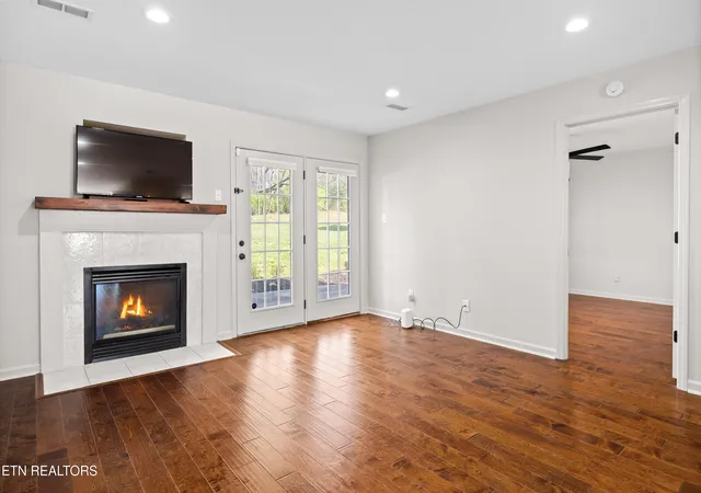 Listing Photo 5 - Condo for sale in building located at 8411 Ivy Grn Wy, Knoxville, TN 37919
