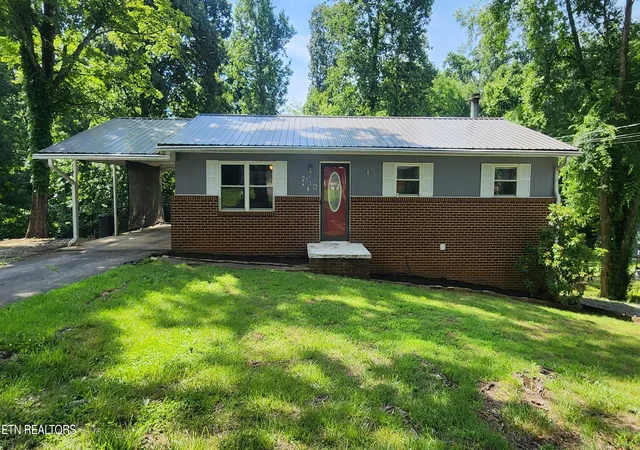Photo 3 of Single family home for sale at 2110 Ridgecrest Dr, Maryville, TN 37803 | MLS# 1342608 | Listing updated on 2026-09-25