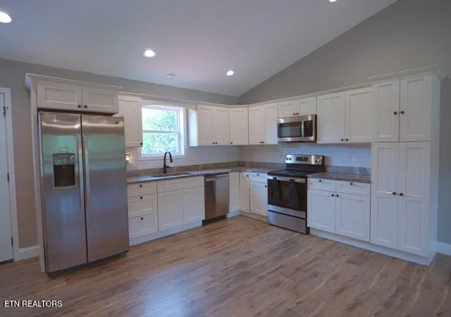 Photo 3 of Single family home for sale at 327 Thomas Loop Rd, Sevierville, TN 37876 | MLS# 1342850 | Listing updated on 2026-09-18