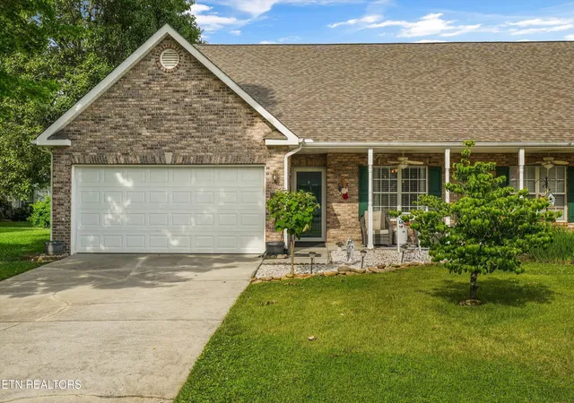 Homes for sale in Knoxville, TN | 1676 Emerald Pointe Ln, Knoxville, TN 37918 | MLS# 1342838