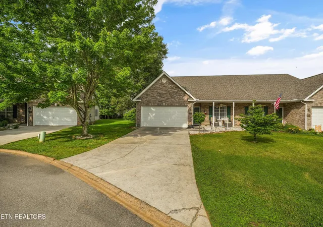 Homes for sale in Knoxville, TN | 1676 Emerald Pointe Ln, Knoxville, TN 37918 | MLS# 1342838