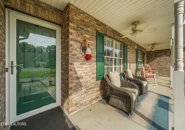 Homes for sale in Knoxville, TN | 1676 Emerald Pointe Ln, Knoxville, TN 37918 | MLS# 1342838