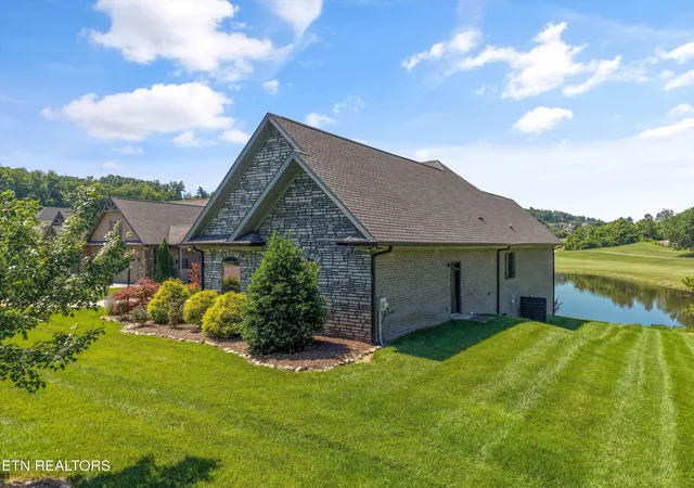 Photo 3 of Single family home for sale at 320 Augusta Ln, Lenoir City, TN 37772 | MLS# 1343187 | Listing updated on 2026-09-14