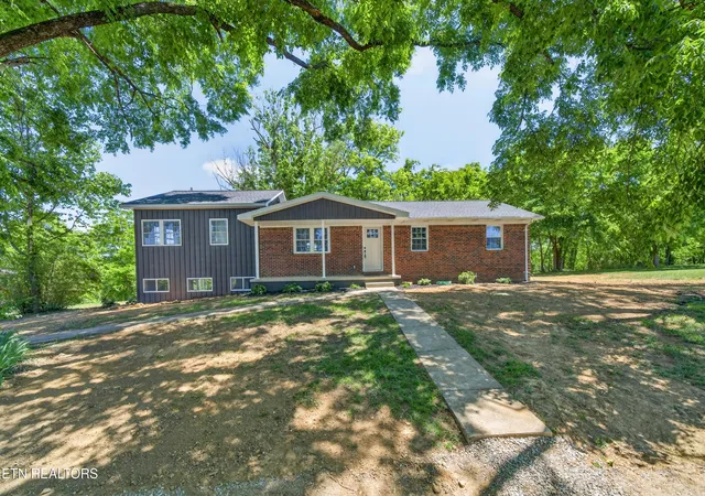 Homes for sale in Byrdstown, TN | 2155 Fairview Rd, Byrdstown, TN 38549 | MLS# 1342736