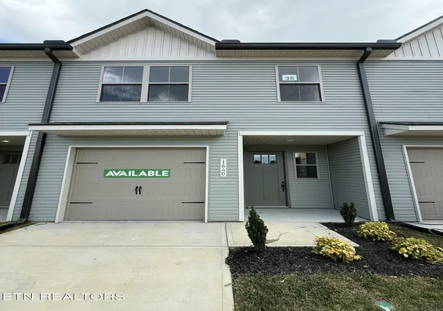 Homes for sale in Maryville, TN | 1640 Bennett Village Dr, Maryville, TN 37804 | MLS# 1342764