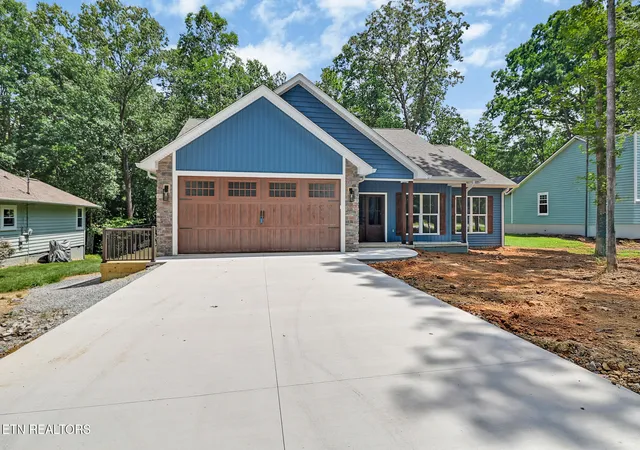Photo 3 of Single family home for sale at 156 Pomeroy Dr, Crossville, TN 38558 | MLS# 1342790 | Listing updated on 2026-07-25