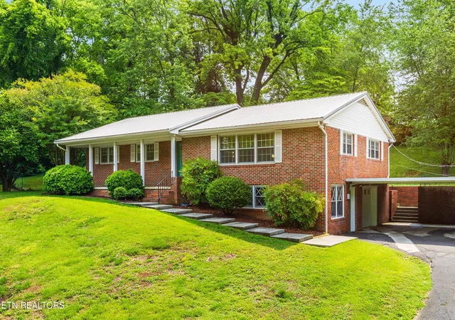 Homes for sale in Cleveland, TN | 2802 Ne Elm Dr, Cleveland, TN 37312 | MLS# 1342840