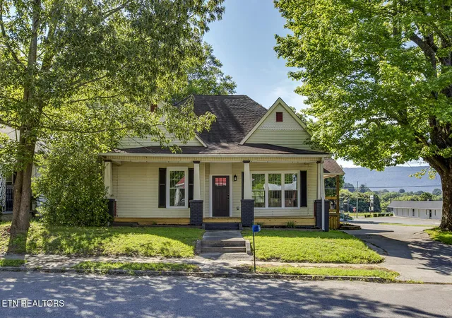 Homes for sale in Etowah, TN | 327 Ohio Ave, Etowah, TN 37331 | MLS# 1343208