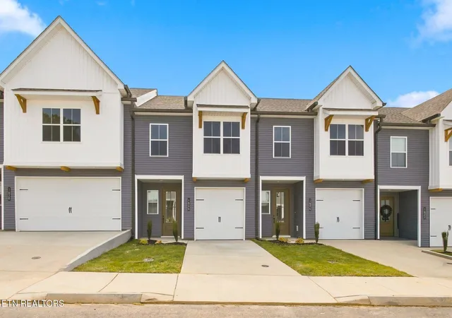 Photo 2 of Sale Pending at 1624 Lateglow Way, Knoxville, TN 37931 | MLS# 1342861 | Listing updated on 2026-09-07