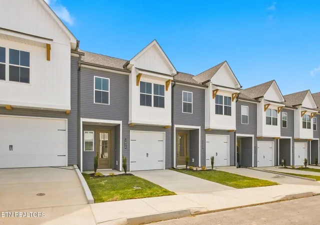 Photo 3 of Sale Pending at 1624 Lateglow Way, Knoxville, TN 37931 | MLS# 1342861 | Listing updated on 2026-09-07