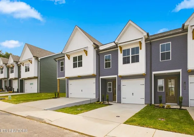 Photo 3 of Sale Pending at 1624 Lateglow Way, Knoxville, TN 37931 | MLS# 1342861 | Listing updated on 2026-09-07
