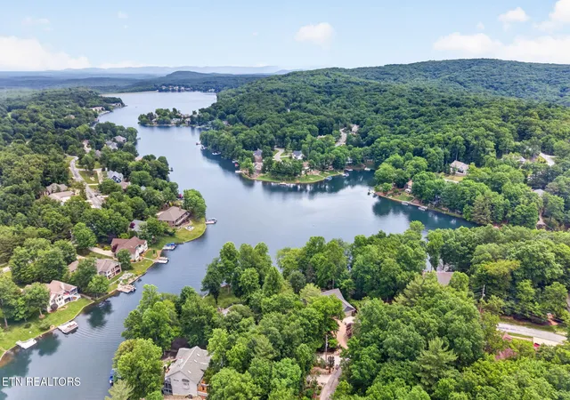 Homes for sale in Crossville, TN | 150 Lynhurst Dr, Crossville, TN 38558 | MLS# 1342863