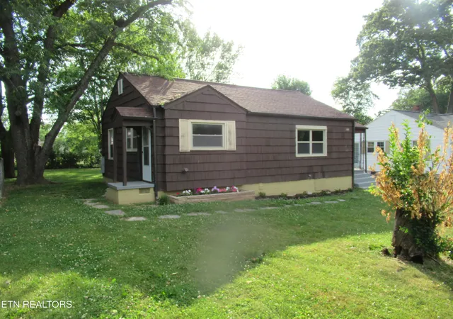 Photo 1 of Single family home for sale at 3333 Fontana St, Knoxville, TN 37917 | MLS# 1343446 | Listing updated on 2026-09-18