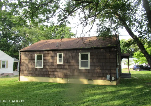 Photo 3 of Single family home for sale at 3333 Fontana St, Knoxville, TN 37917 | MLS# 1343446 | Listing updated on 2026-09-18