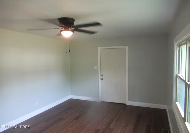 Photo 4 of Single family home for sale at 3333 Fontana St, Knoxville, TN 37917 | MLS# 1343446 | Listing updated on 2026-09-18