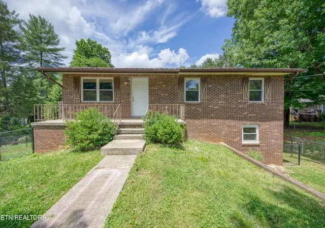 Homes for sale in Knoxville, TN | 4403 Mace Ln, Knoxville, TN 37938 | MLS# 1342899