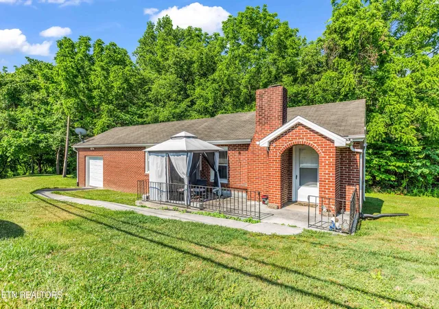 Homes for sale in Knoxville, TN | 3107 Gray Hendrix Rd, Knoxville, TN 37931 | MLS# 1342915