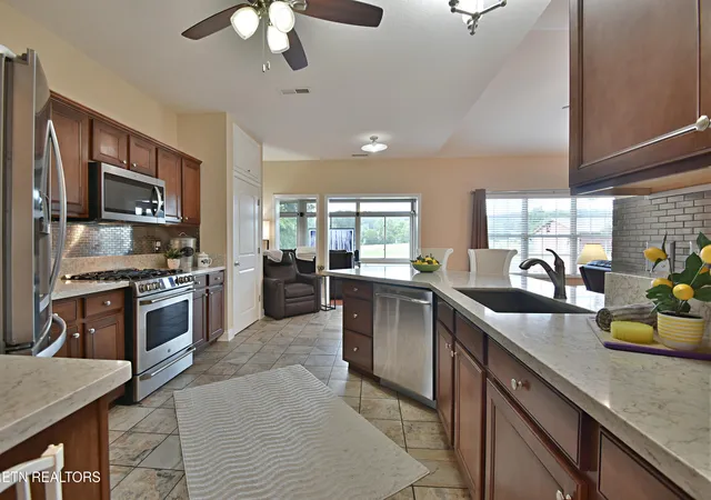 Photo 3 of Sale Pending at 5675 Autumn Crk Dr, Knoxville, TN 37924 | MLS# 1342910 | Listing updated on 2026-08-21