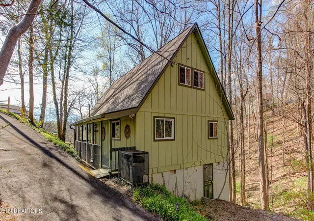 Homes for sale in Gatlinburg, TN | 1051 Wiley Oakley Dr, Gatlinburg, TN 37738 | MLS# 1342930