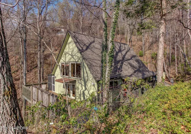 Homes for sale in Gatlinburg, TN | 1051 Wiley Oakley Dr, Gatlinburg, TN 37738 | MLS# 1342930