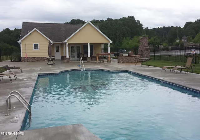 Homes for sale in Loudon, TN | 562 Charleston, Loudon, TN 37774 | MLS# 1342942