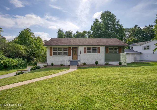 Photo 2 of Single family home for sale at 916 Mallory Rd, Knoxville, TN 37919 | MLS# 1345723 | Listing updated on 2026-09-14
