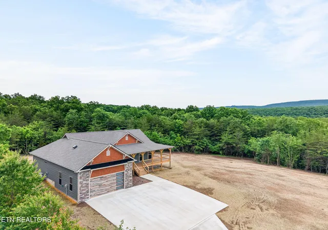 4th image of 8036 Hebbertsburg Rd, Crab Orchard, TN 37723 | MLS# 1342987