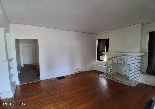 Photo 3 of Sale Pending at 2806 Linden Ave, Knoxville, TN 37914 | MLS# 1343018 | Listing updated on 2026-08-24