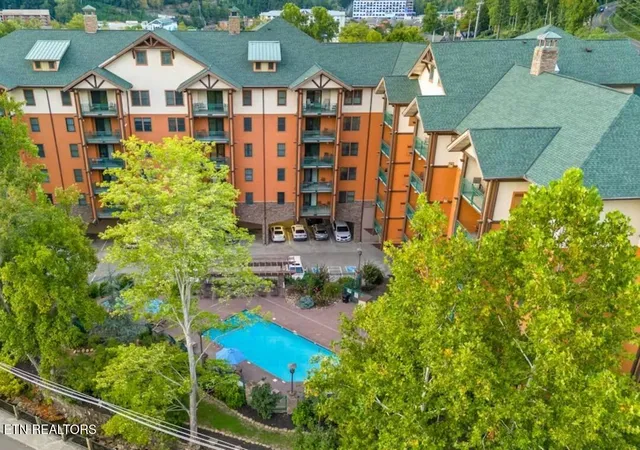 Homes for sale in Gatlinburg, TN | 215 Woliss Lane, Gatlinburg, TN 37738 | Houzeo