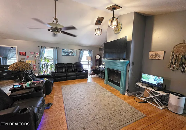 Photo 4 of Sale Pending at 7807 Squirrel Ln, Powell, TN 37849 | MLS# 1343086 | Listing updated on 2026-06-05