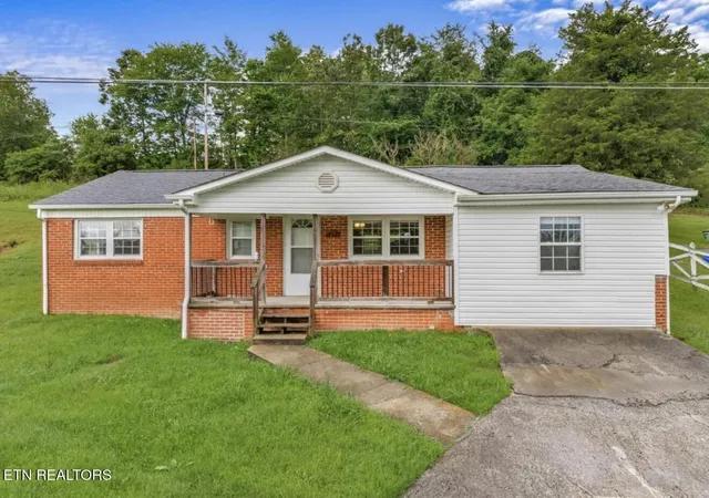Homes for sale in Tazewell, TN | 922 Chittum Dr, Tazewell, TN 37879 | MLS# 1343064