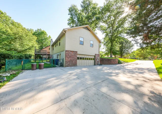 Homes for sale in Oak Ridge, TN | 105 Claymore Ln, Oak Ridge, TN 37830 | MLS# 1344490