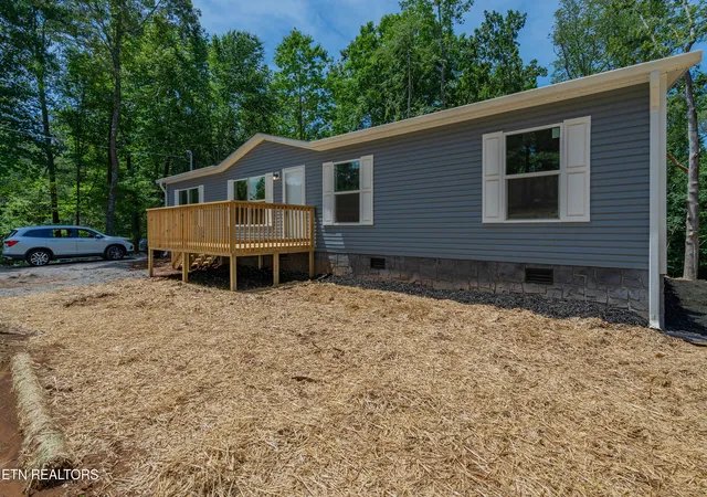 Homes for sale in Loudon, TN | 521 Smokey Dr, Loudon, TN 37774 | MLS# 1343292