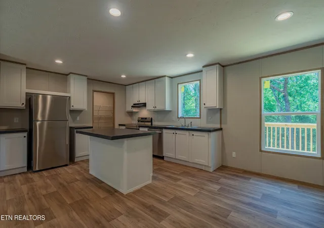 Homes for sale in Loudon, TN | 521 Smokey Dr, Loudon, TN 37774 | MLS# 1343292