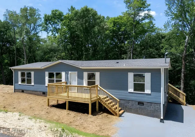 Homes for sale in Loudon, TN | 523 Smokey Dr, Loudon, TN 37774 | MLS# 1343293