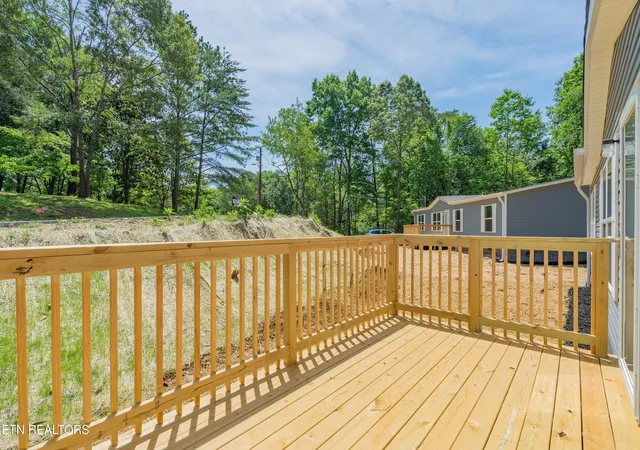 Homes for sale in Loudon, TN | 523 Smokey Dr, Loudon, TN 37774 | MLS# 1343293