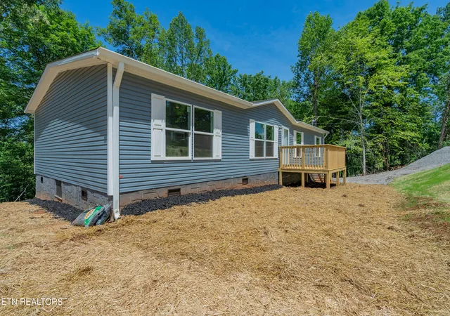 Homes for sale in Loudon, TN | 523 Smokey Dr, Loudon, TN 37774 | MLS# 1343293