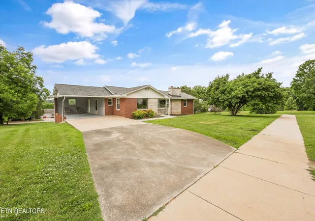 Homes for sale in Friendsville, TN | 407 W College Ave, Friendsville, TN 37737 | MLS# 1345908