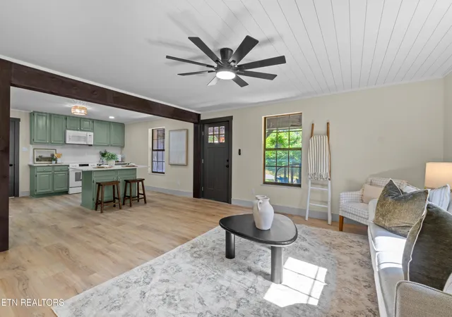 Photo 4 of Single family home for sale at 3809 Clover Hl Ml Rd, Maryville, TN 37801 | MLS# 1343150 | Listing updated on 2026-09-25