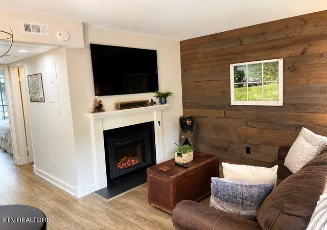 Homes for sale in Gatlinburg, TN | 685 River Rd #UNIT 303, Gatlinburg, TN 37738 | MLS# 1343211
