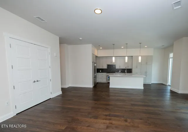 Photo 4 of Condo for sale at 122 Stadium Way #303, Knoxville, TN 37915 | MLS# 1343158 | Listing updated on 2026-08-17