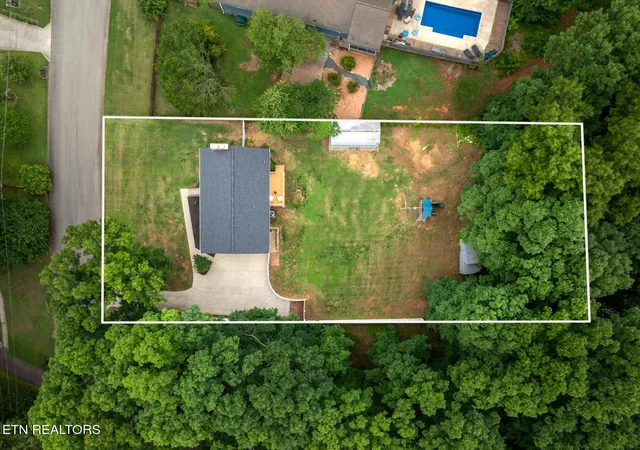 Photo 2 of Single family home for sale at 7112 Bonny Kate Dr, Knoxville, TN 37920 | MLS# 1343214 | Listing updated on 2026-09-17