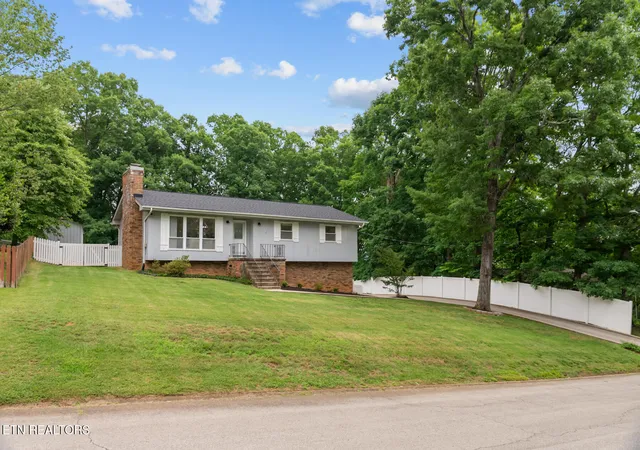 Photo 3 of Single family home for sale at 7112 Bonny Kate Dr, Knoxville, TN 37920 | MLS# 1343214 | Listing updated on 2026-09-17
