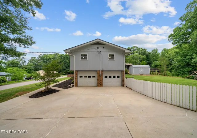 Photo 4 of Single family home for sale at 7112 Bonny Kate Dr, Knoxville, TN 37920 | MLS# 1343214 | Listing updated on 2026-09-17