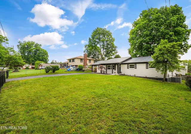Photo 3 of Sale Pending at 3420 Burwood Rd, Knoxville, TN 37921 | MLS# 1343266 | Listing updated on 2026-06-29