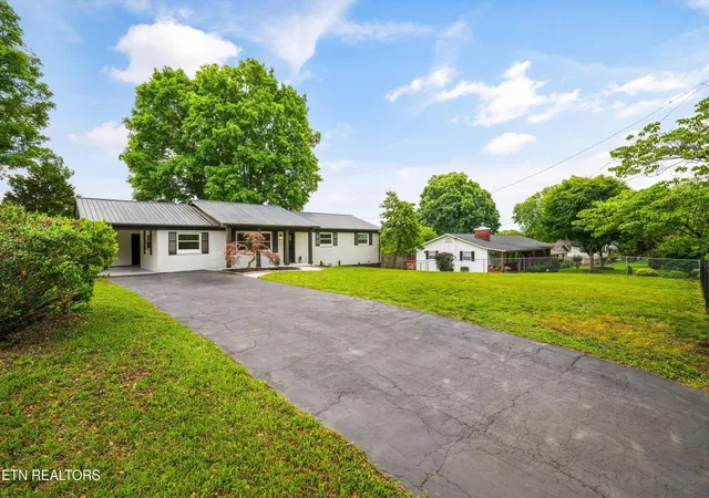 Photo 3 of Sale Pending at 3420 Burwood Rd, Knoxville, TN 37921 | MLS# 1343266 | Listing updated on 2026-06-29