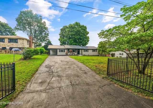Photo 4 of Sale Pending at 3420 Burwood Rd, Knoxville, TN 37921 | MLS# 1343266 | Listing updated on 2026-06-29