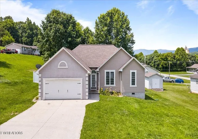 Homes for sale in Jacksboro, TN | 108 S Burress Ln, Jacksboro, TN 37757 | MLS# 1346736