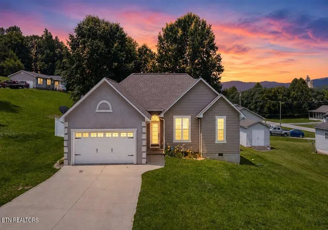 Homes for sale in Jacksboro, TN | 108 S Burress Ln, Jacksboro, TN 37757 | MLS# 1346736